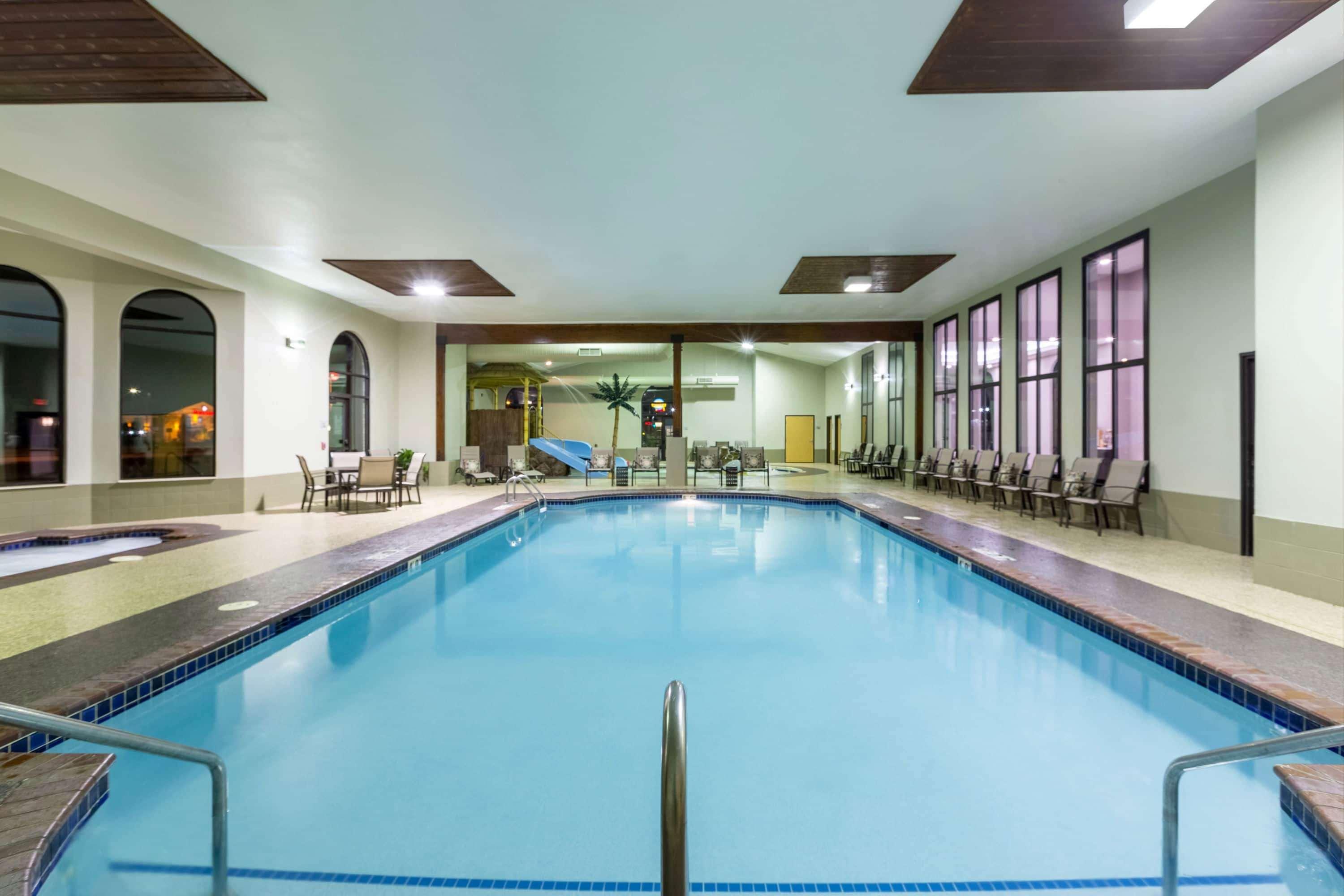 Wingate By Wyndham Wisconsin Dells Waterpark Hotel Exterior photo