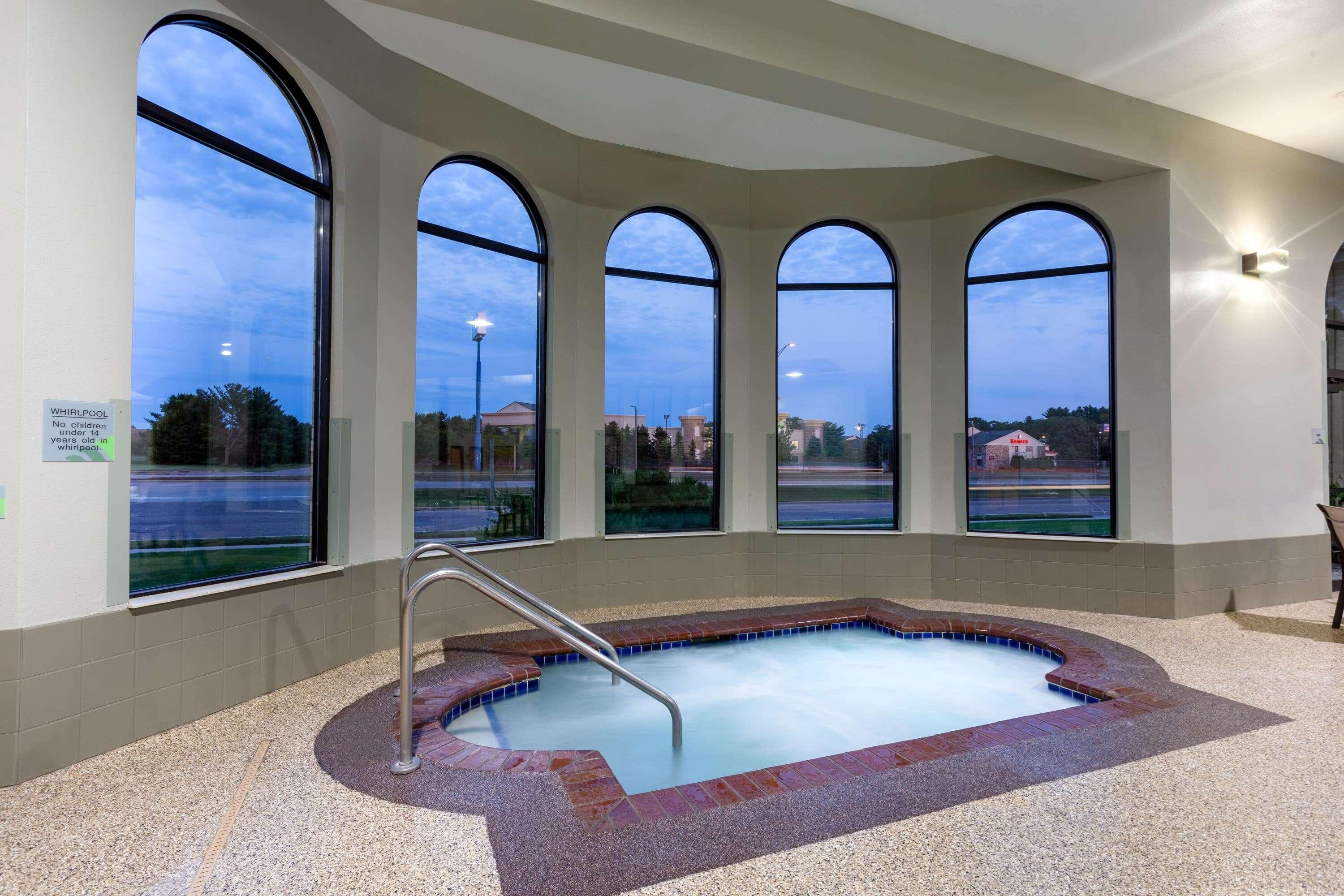 Wingate By Wyndham Wisconsin Dells Waterpark Hotel Exterior photo