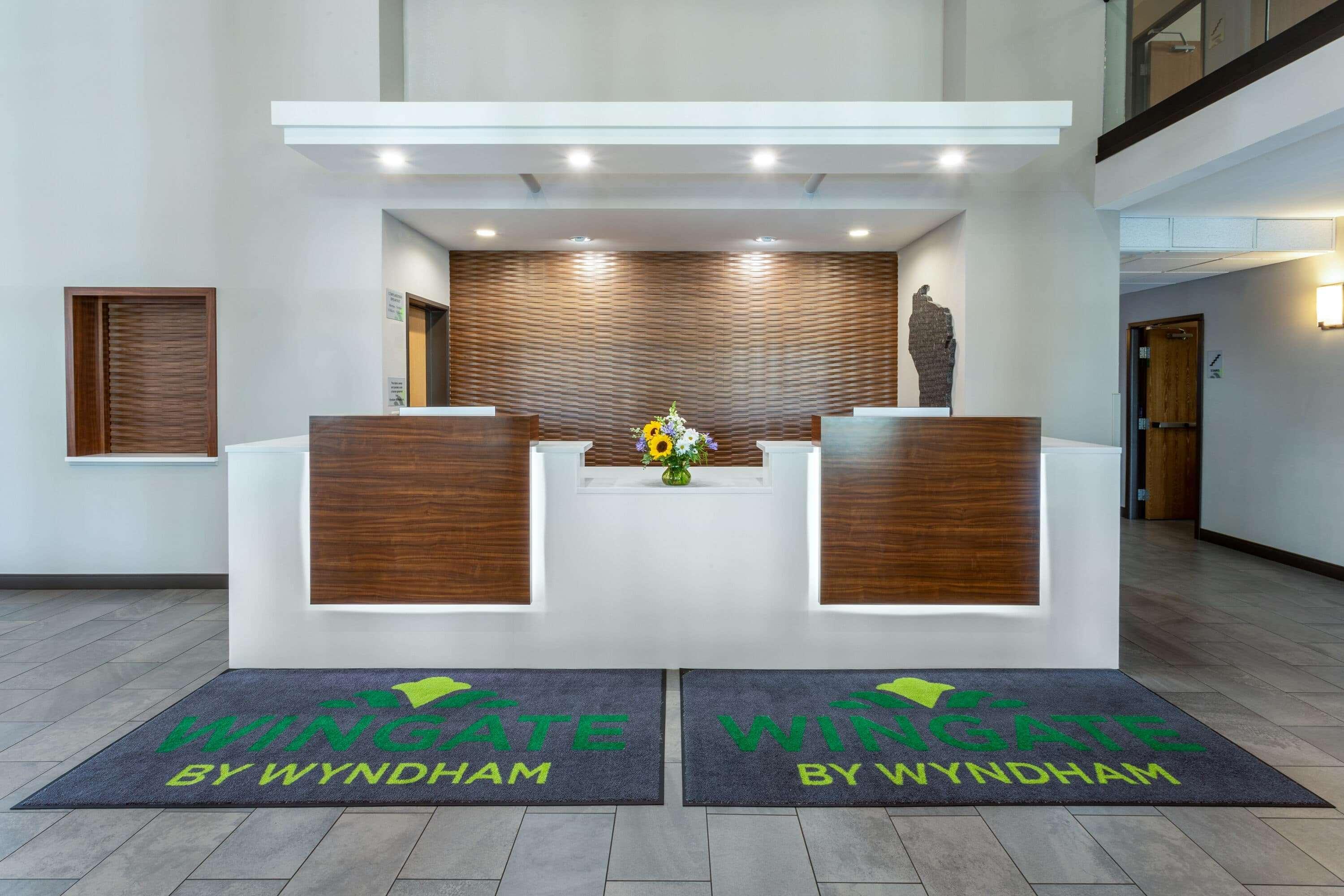 Wingate By Wyndham Wisconsin Dells Waterpark Hotel Exterior photo