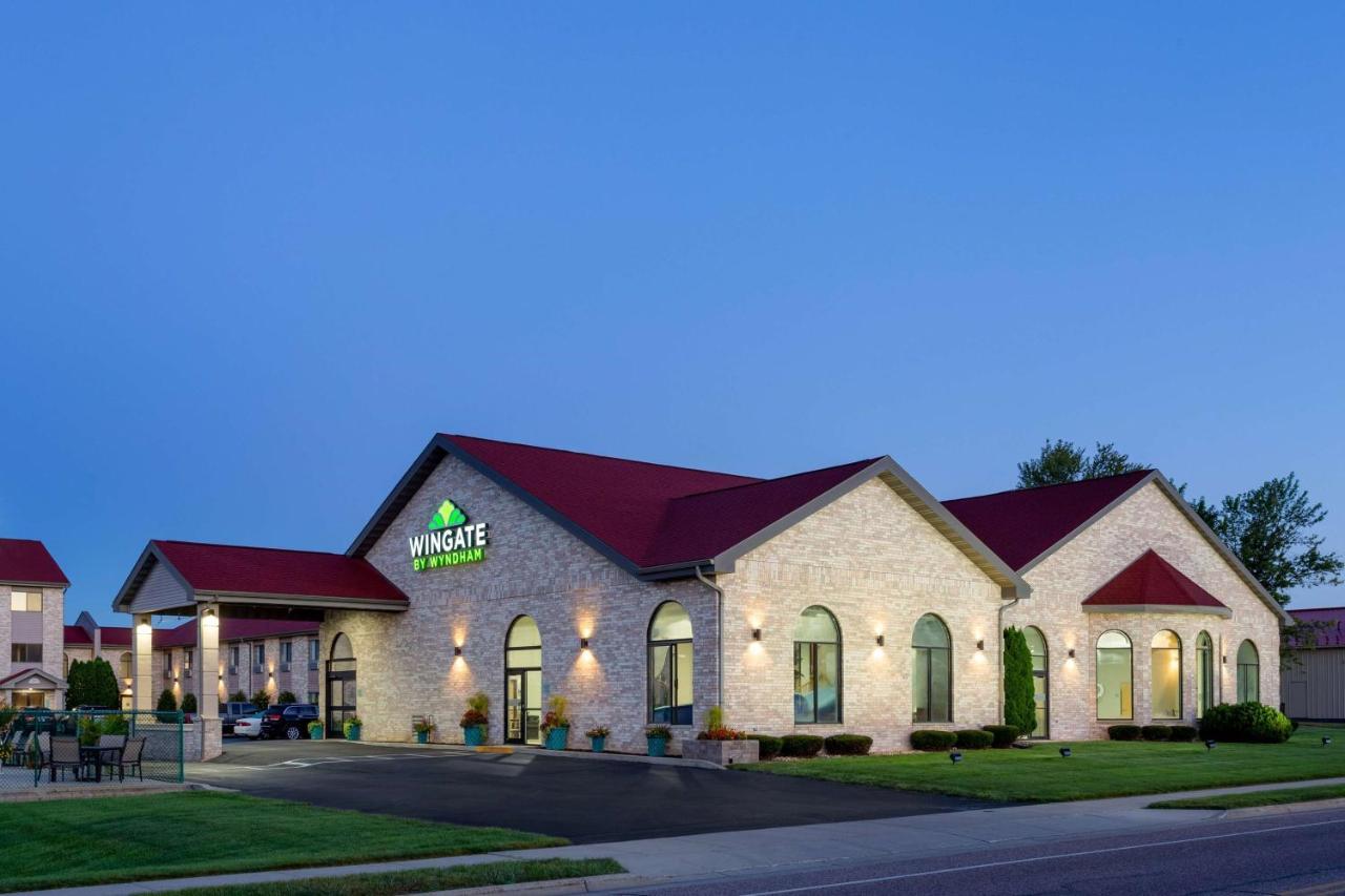 Wingate By Wyndham Wisconsin Dells Waterpark Hotel Exterior photo