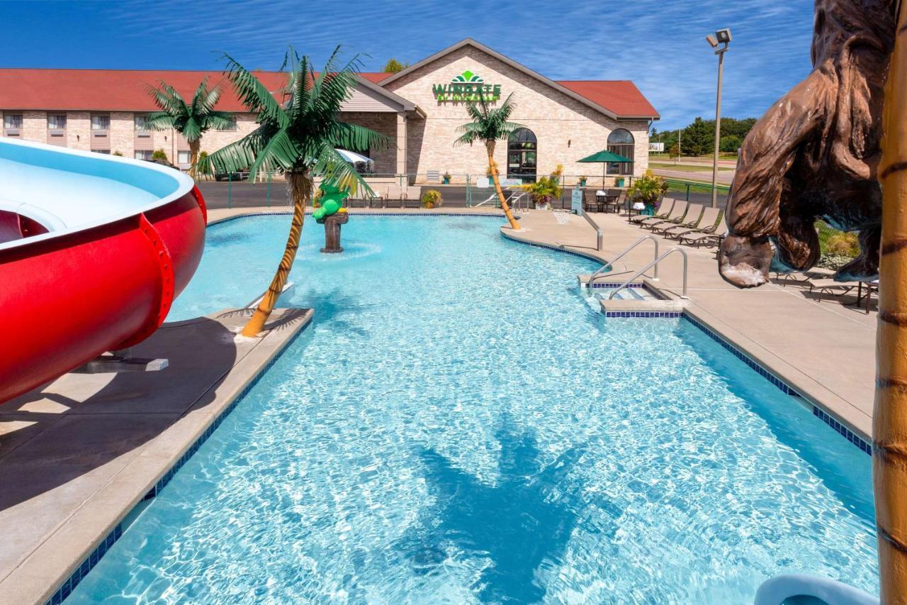Wingate By Wyndham Wisconsin Dells Waterpark Hotel Exterior photo