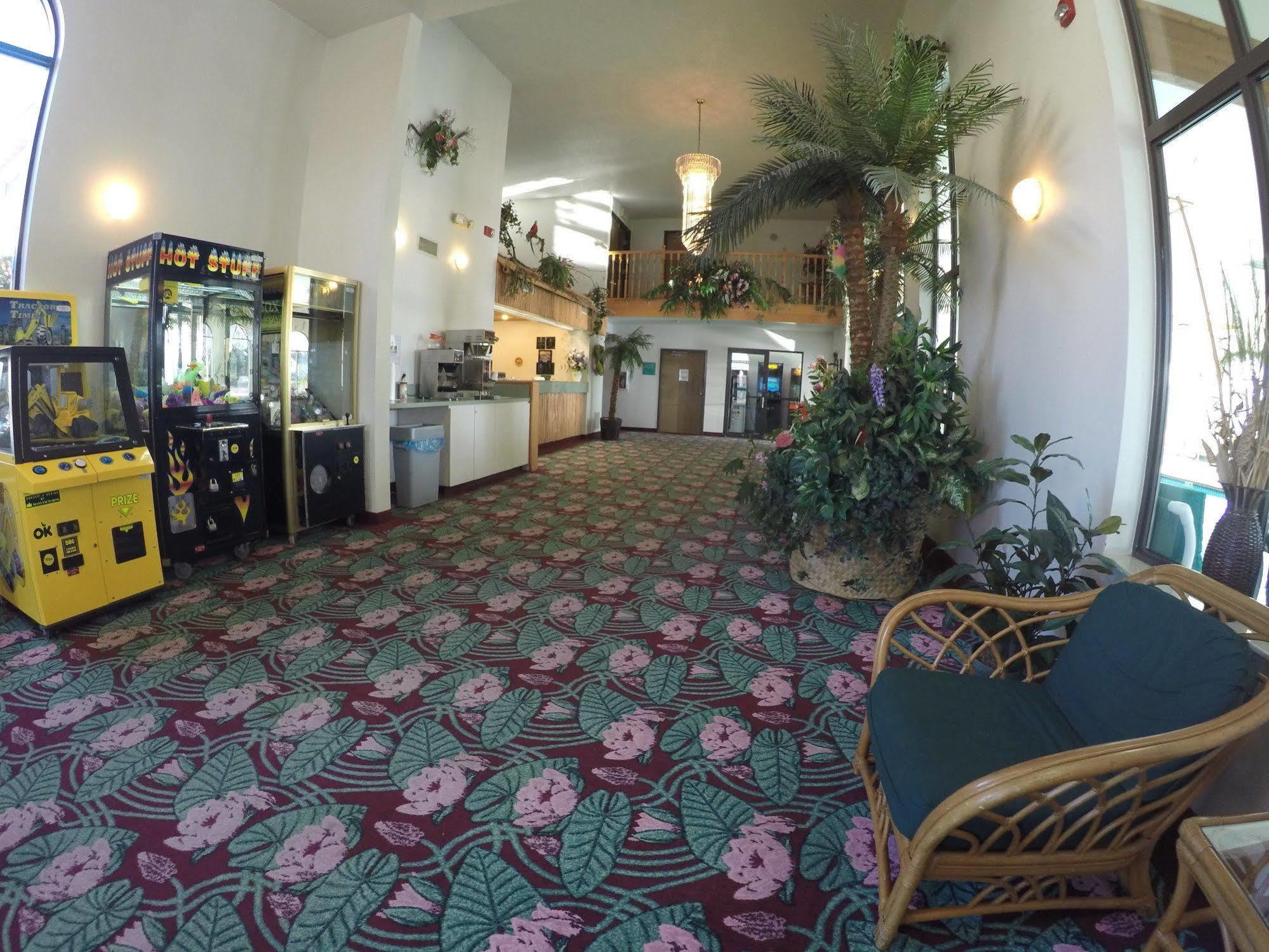 Wingate By Wyndham Wisconsin Dells Waterpark Hotel Exterior photo