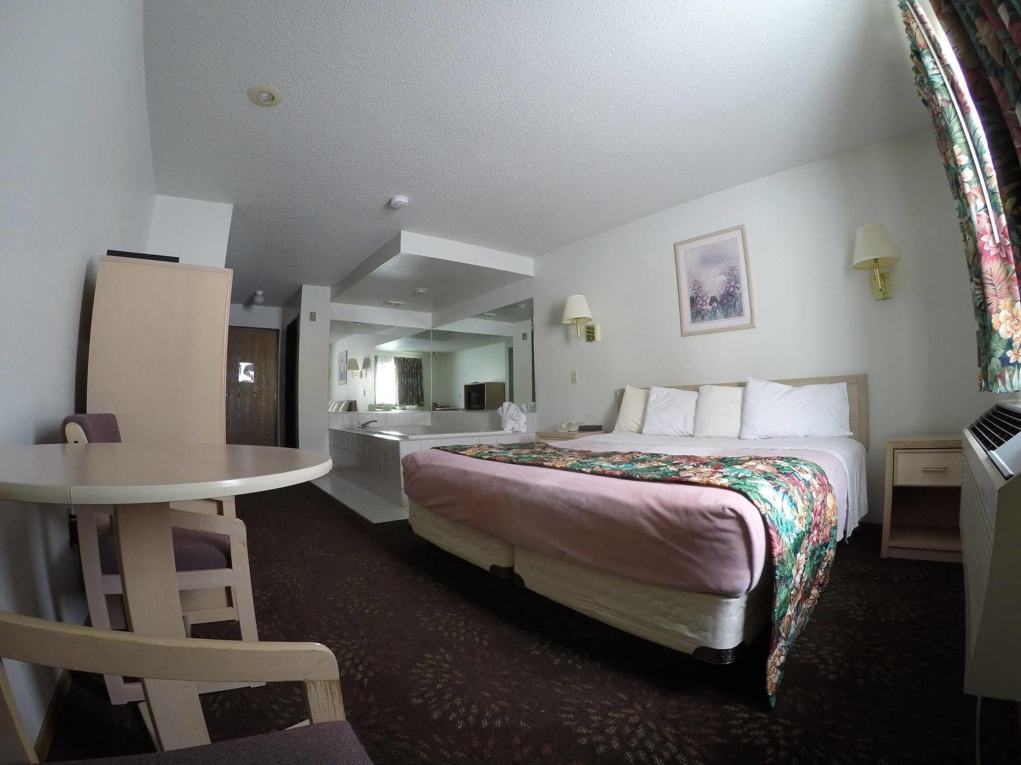 Wingate By Wyndham Wisconsin Dells Waterpark Hotel Exterior photo
